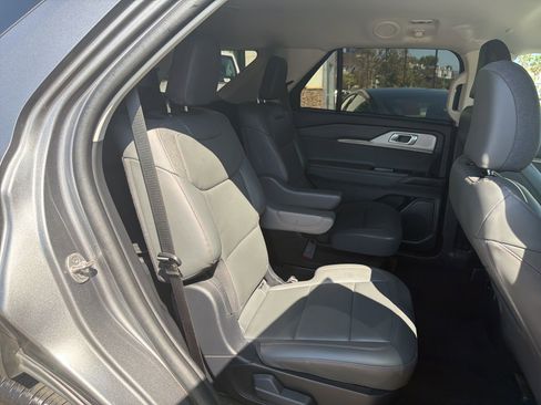 Used 2025 Ford Explorer Active w/ Active Comfort Package image 11