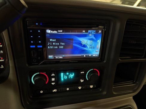 Used 2006 Chevrolet Silverado 2500 LT w/ Onstar Plus Package AWD/4WD image 60