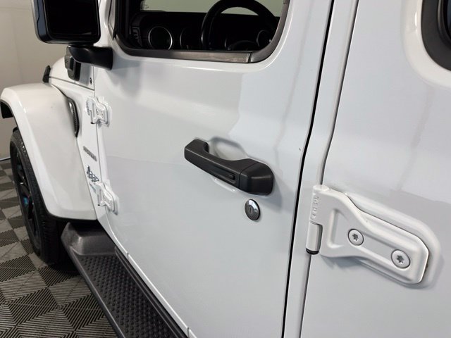 Used 2022 Jeep Wrangler Unlimited Sahara w/ Cold Weather Group AWD/4WD image 13