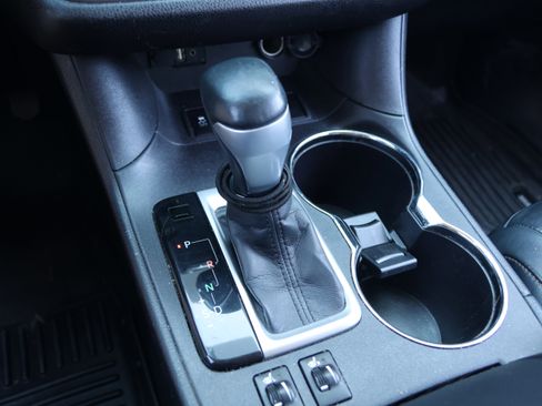 Used 2016 Toyota Highlander XLE image 28