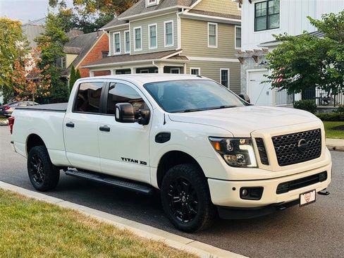 Used 2019 Nissan Titan SV w/ SV Convenience Package image 7