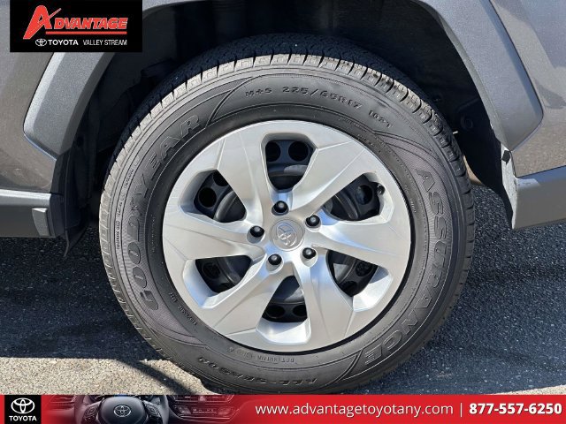 Certified 2022 Toyota RAV4 LE AWD/4WD image 12