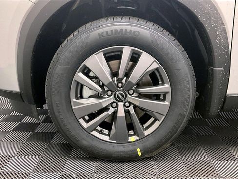 Certified 2025 Nissan Pathfinder SV image 8