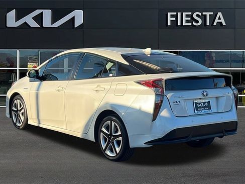 Used 2018 Toyota Prius Three Touring image 3