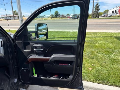 Used 2016 GMC Sierra 2500 SLT w/ Duramax Plus Package AWD/4WD image 19
