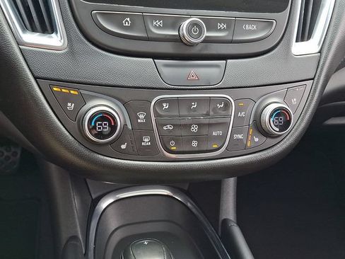 Certified 2018 Chevrolet Malibu Premier w/ Premier Sun and Wheel Package FWD image 16