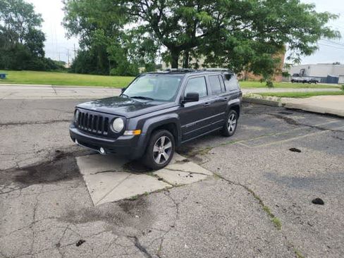 Used 2016 Jeep Patriot High Altitude FWD image 27