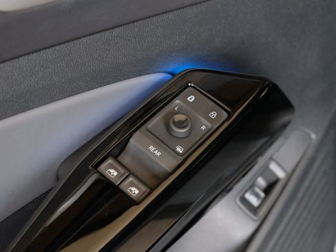 Used 2023 Volkswagen ID.4 Pro S image 45