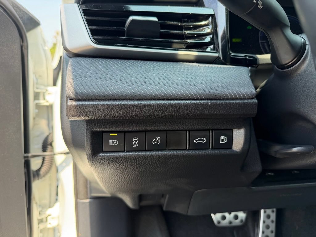 Used 2025 Toyota Camry SE FWD image 14