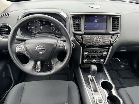 Used 2018 Nissan Pathfinder SV image 12