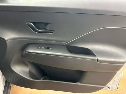 Used 2025 Hyundai Kona SEL FWD image 25