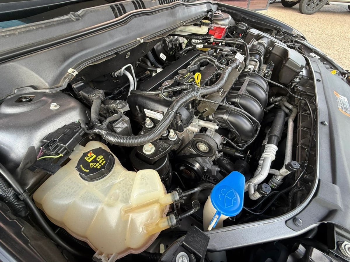 Used 2014 Ford Fusion SE FWD image 24