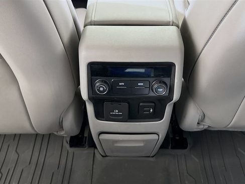 Used 2019 GMC Acadia SLT AWD/4WD image 24