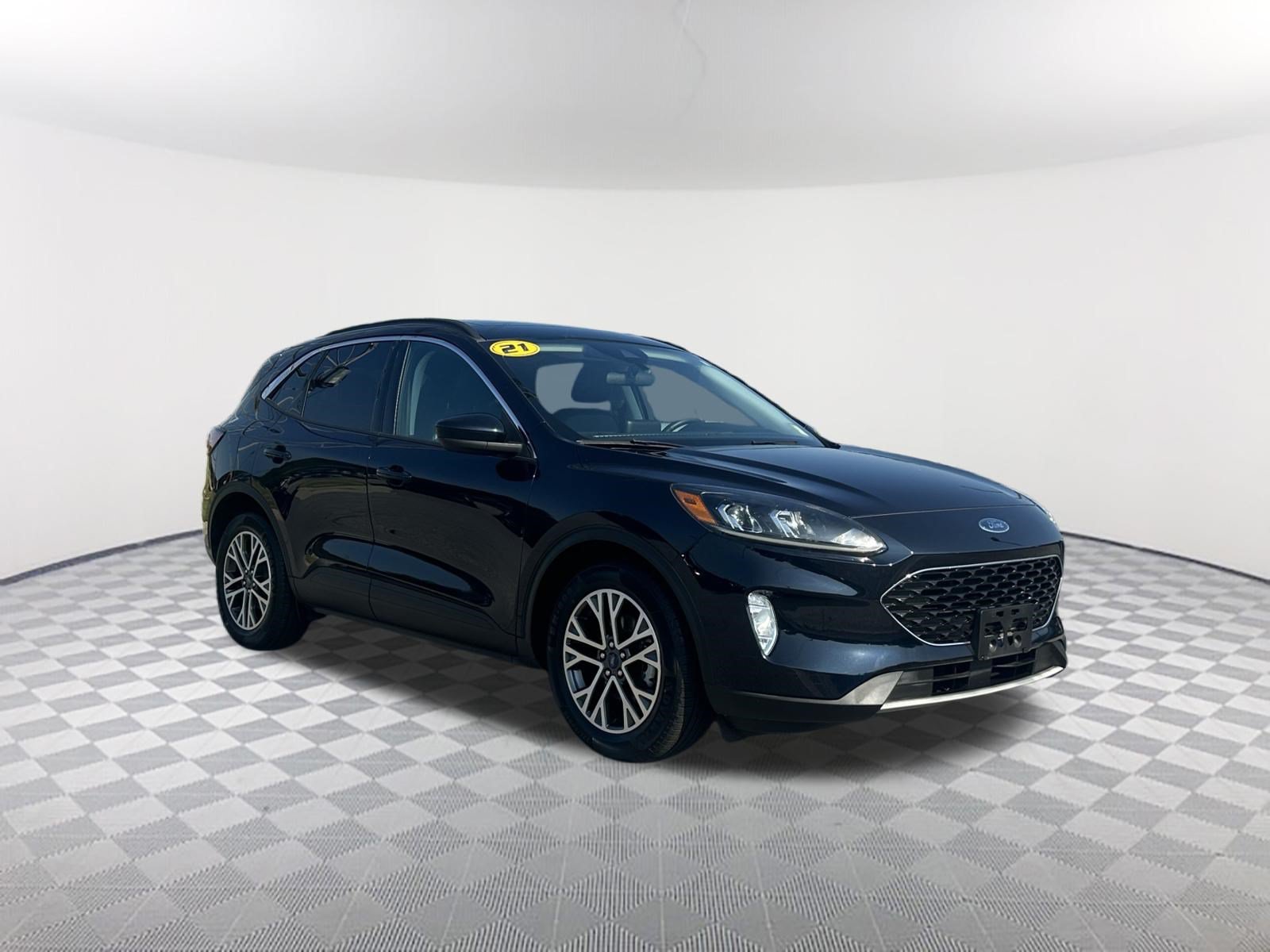 Used 2021 Ford Escape SEL w/ Technology Package FWD image 3