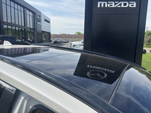 Used 2022 Toyota RAV4 Limited AWD/4WD image 2