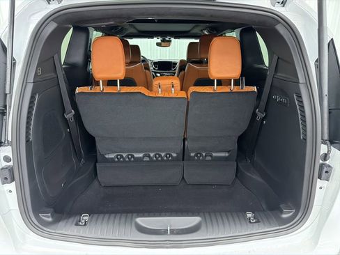 New 2026 Chrysler Pacifica Pinnacle w/ Trailer Tow Group image 8