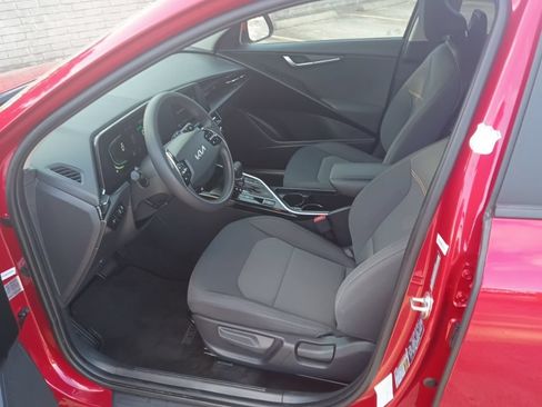 Used 2025 Kia Niro LX FWD image 4