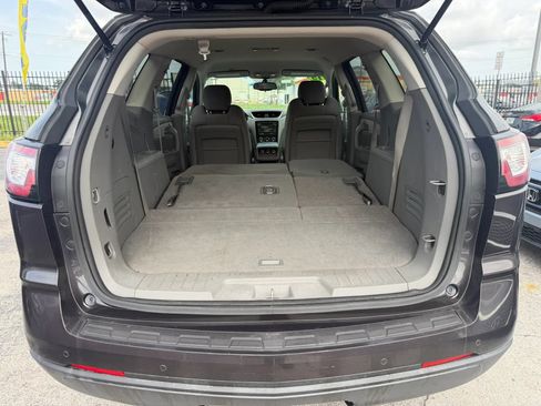 Used 2015 Chevrolet Traverse LT w/ Style and Technology Package FWD image 17