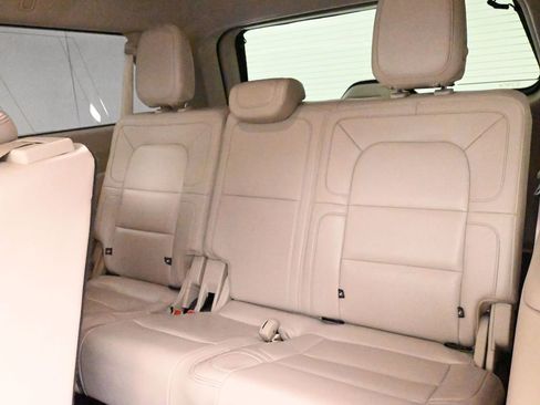 Used 2021 Lincoln Navigator L Reserve w/ Luxury Package image 17