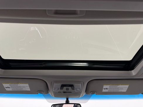 Used 2017 Toyota Sienna XLE image 3