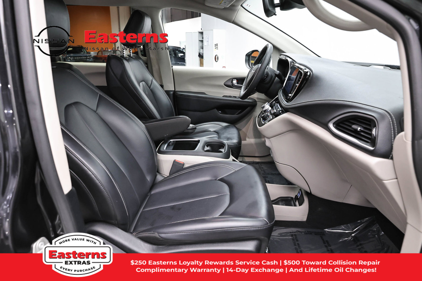 Used 2023 Chrysler Pacifica Touring-L FWD image 23
