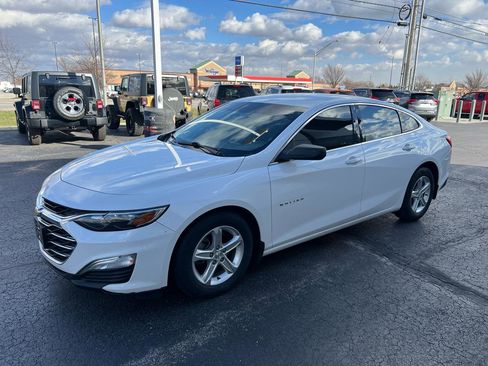Used 2020 Chevrolet Malibu LS image 2