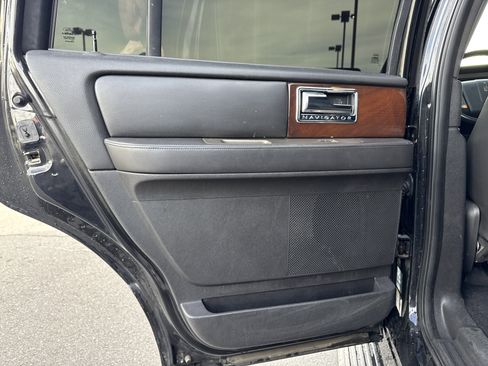 Used 2014 Lincoln Navigator 2WD image 20