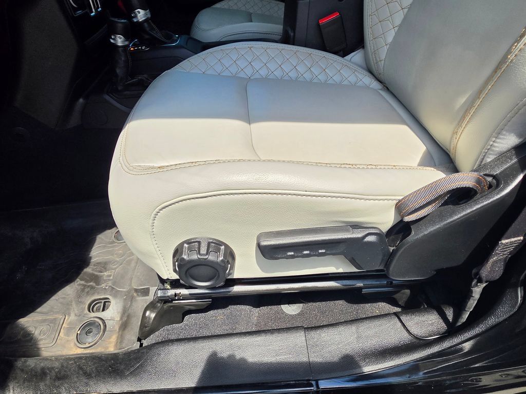 Used 2023 Jeep Gladiator Overland AWD/4WD image 15