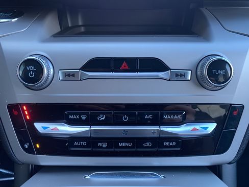 Certified 2024 Ford Explorer XLT w/ Equipment Group 202A image 21