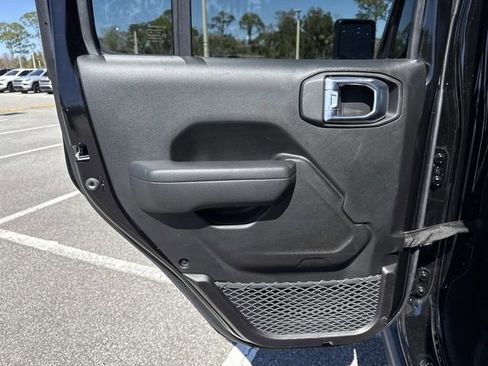 Used 2024 Jeep Gladiator Sport image 9