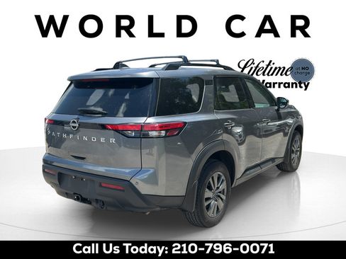 Used 2025 Nissan Pathfinder SV w/ SV Premium Package FWD image 3