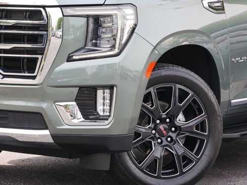 Used 2024 GMC Yukon SLT w/ SLT Luxury Package AWD/4WD image 19