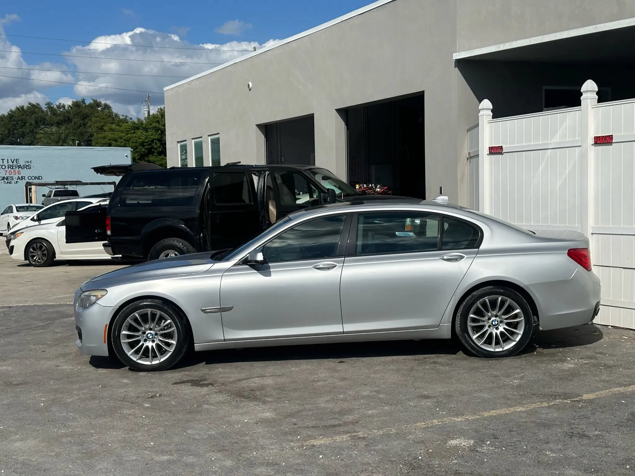 Used 2012 BMW 750Li RWD image 2
