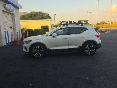 Used 2023 Volvo XC40 B5 Ultimate w/ Protection Package Premier AWD/4WD image 1