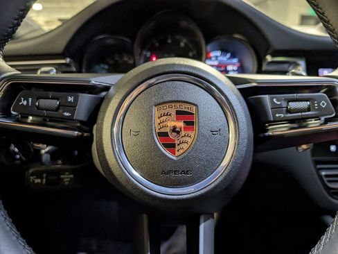 Certified 2025 Porsche Macan image 27