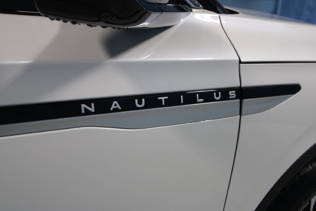 Used 2024 Lincoln Nautilus Premier AWD/4WD image 42