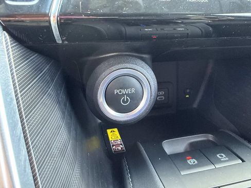 Used 2023 Toyota Venza Limited AWD/4WD image 33