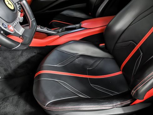 Used 2019 Ferrari 812 Superfast RWD image 21