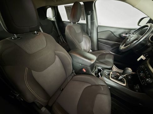 Used 2015 Jeep Cherokee Latitude image 34