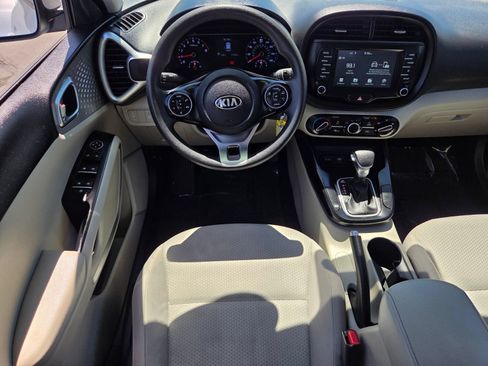 Used 2020 Kia Soul LX FWD image 12