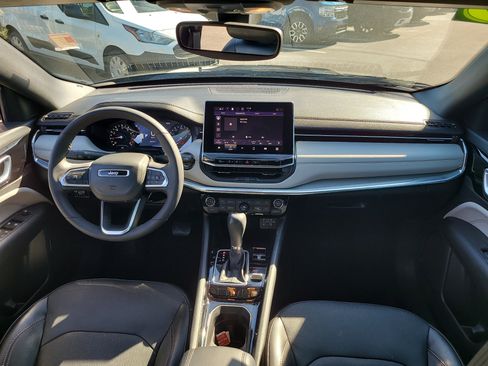 Used 2023 Jeep Compass Limited image 14