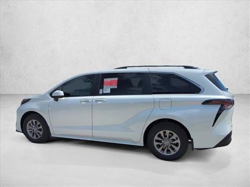 New 2026 Toyota Sienna XLE FWD image 7