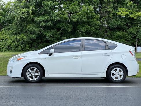 Used 2010 Toyota Prius Three image 3