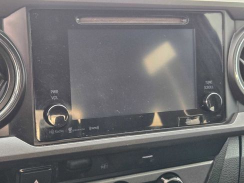 Used 2017 Toyota Tacoma TRD Off-Road image 25