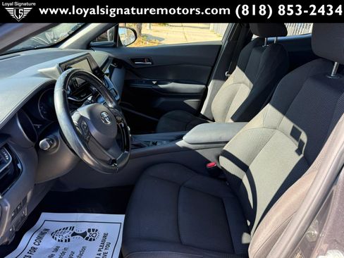 Used 2018 Toyota C-HR XLE FWD image 14