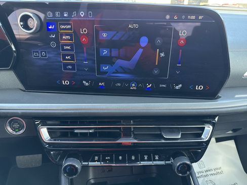 Used 2026 Chevrolet Traverse LT FWD image 16