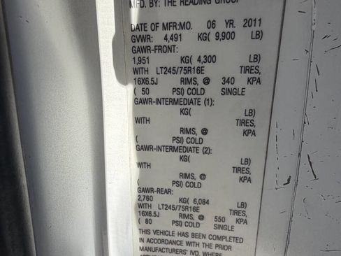 Used 2011 Chevrolet Express 3500 RWD image 25