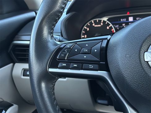 Used 2023 Nissan Altima 2.5 SV w/ SV Premium Package image 27