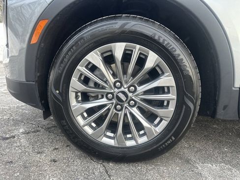 Used 2025 Cadillac XT4 Premium Luxury image 25