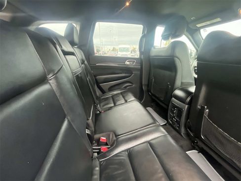 Used 2017 Jeep Grand Cherokee Limited image 16
